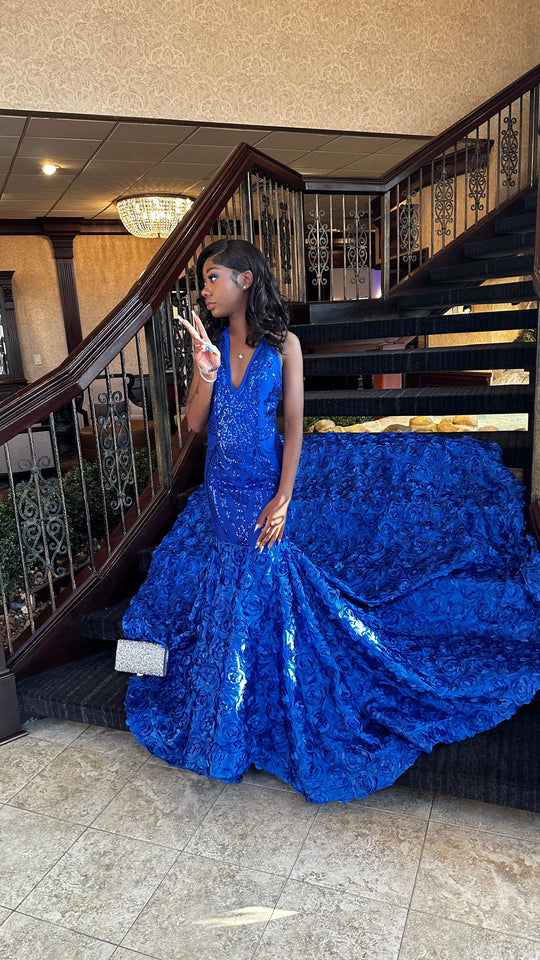 Blue sequins prom dress.